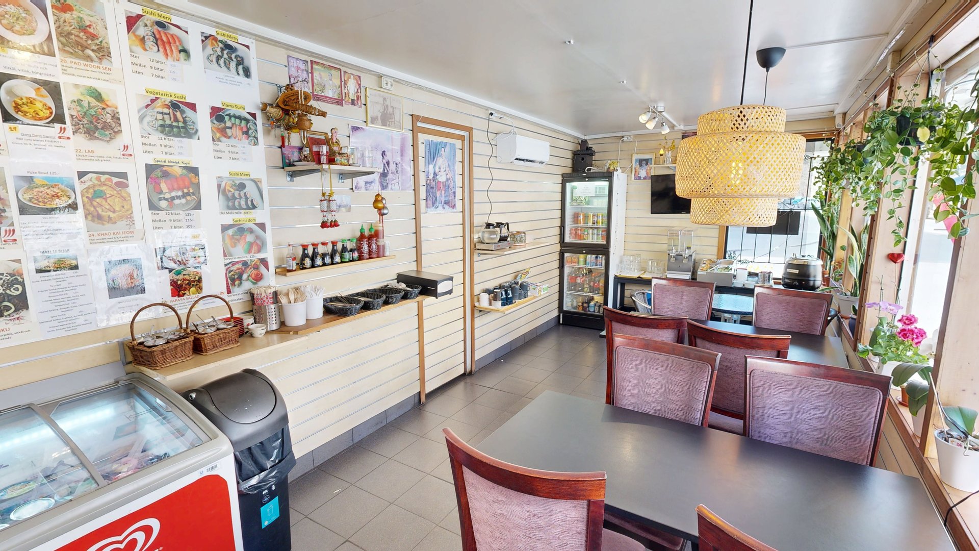 Interiör av Happy Thai Food & Sushi
